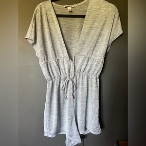 Victoria’s Secret Sleep Romper sz XS Silver